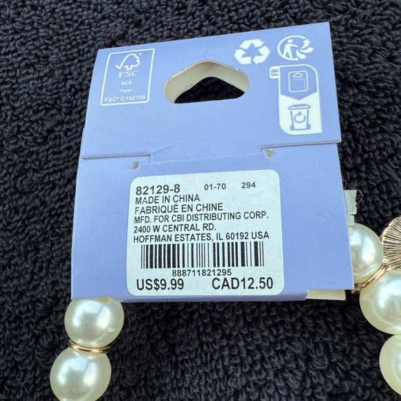 Claire's Good-tone & Pearl Stretch Charm Bracelet - Picture 4 of 4